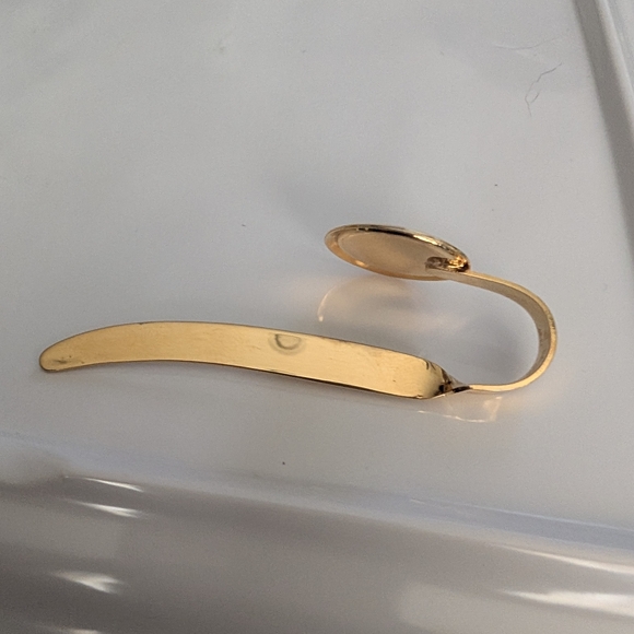 Initial Bookmark Gold Tone - Picture 3 of 6